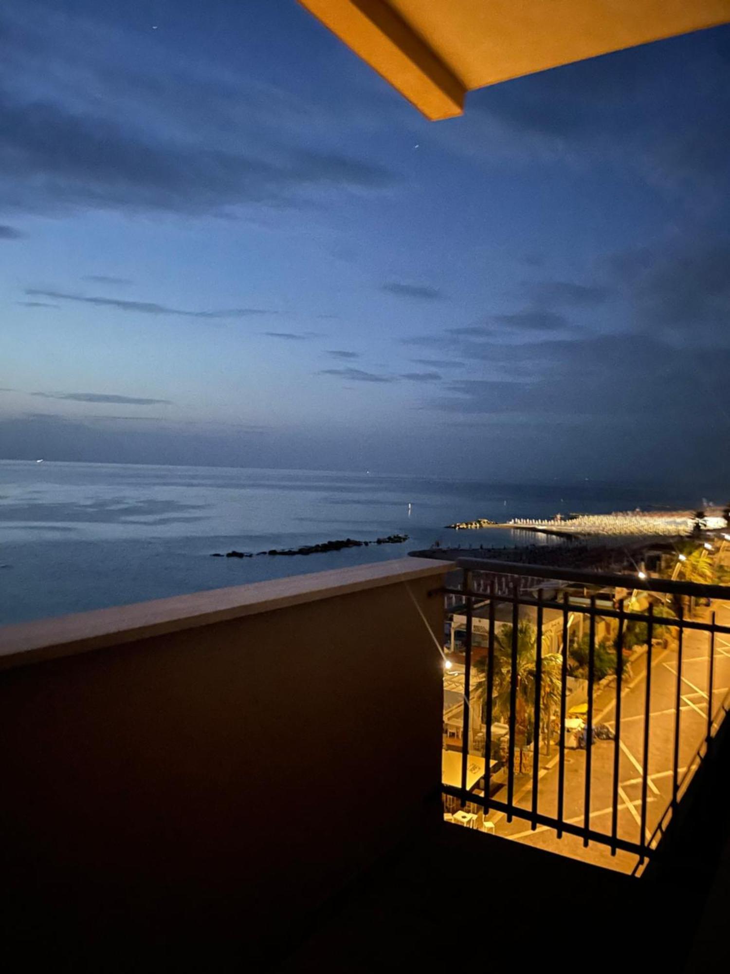 Il Balcone Sul Mare Leilighet Porto Recanati Eksteriør bilde